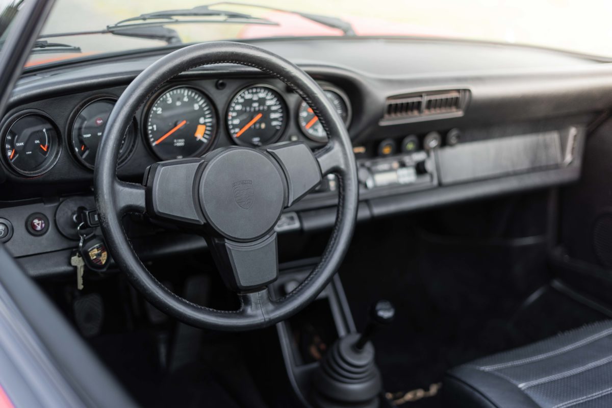 1982 PORSCHE 911 SC TARGA 3L0 BV5