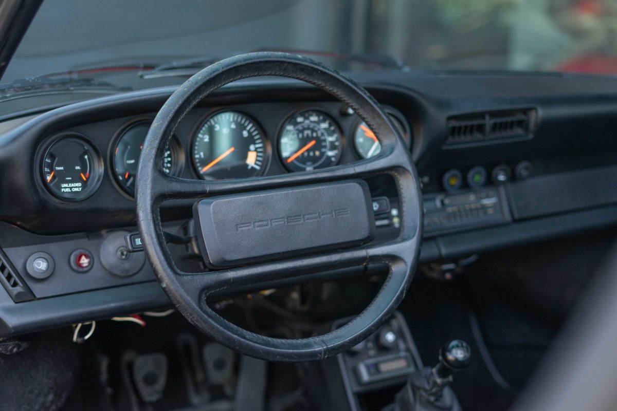 1985 PORSCHE 911 TARGA 3L2 BOITE 915 207CV BVM5