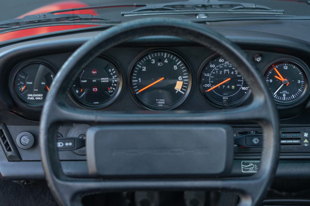 1985 PORSCHE 911 TARGA 3L2 BOITE 915 207CV BVM5