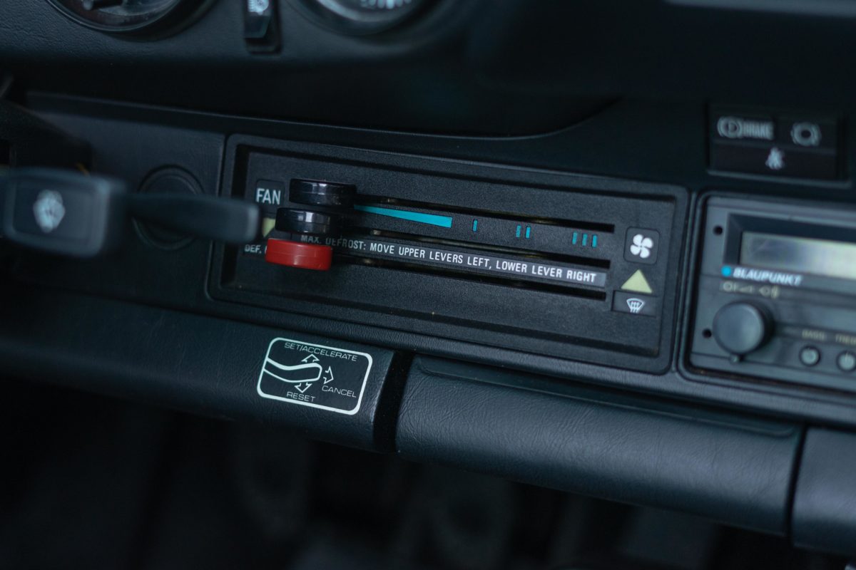 1985 PORSCHE 911 TARGA 3L2 BOITE 915 207CV BVM5