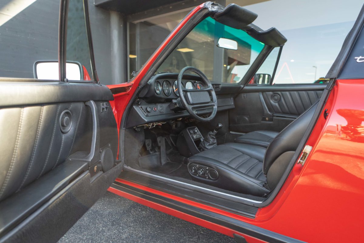 1985 PORSCHE 911 TARGA 3L2 BOITE 915 207CV BVM5