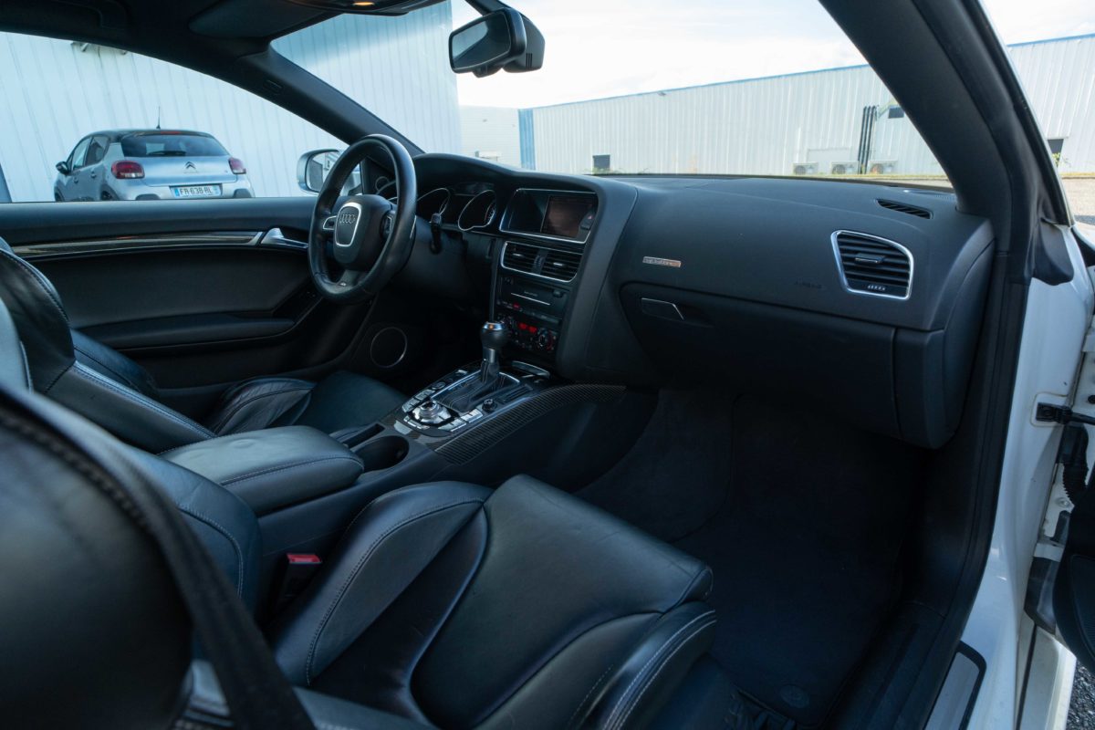 2011 AUDI RS5 B8 4L2 V8 450CV BVA