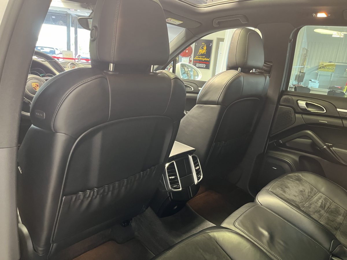 Porsche Cayenne 3.0L 262CH DIESEL PLATINUM EDITION
