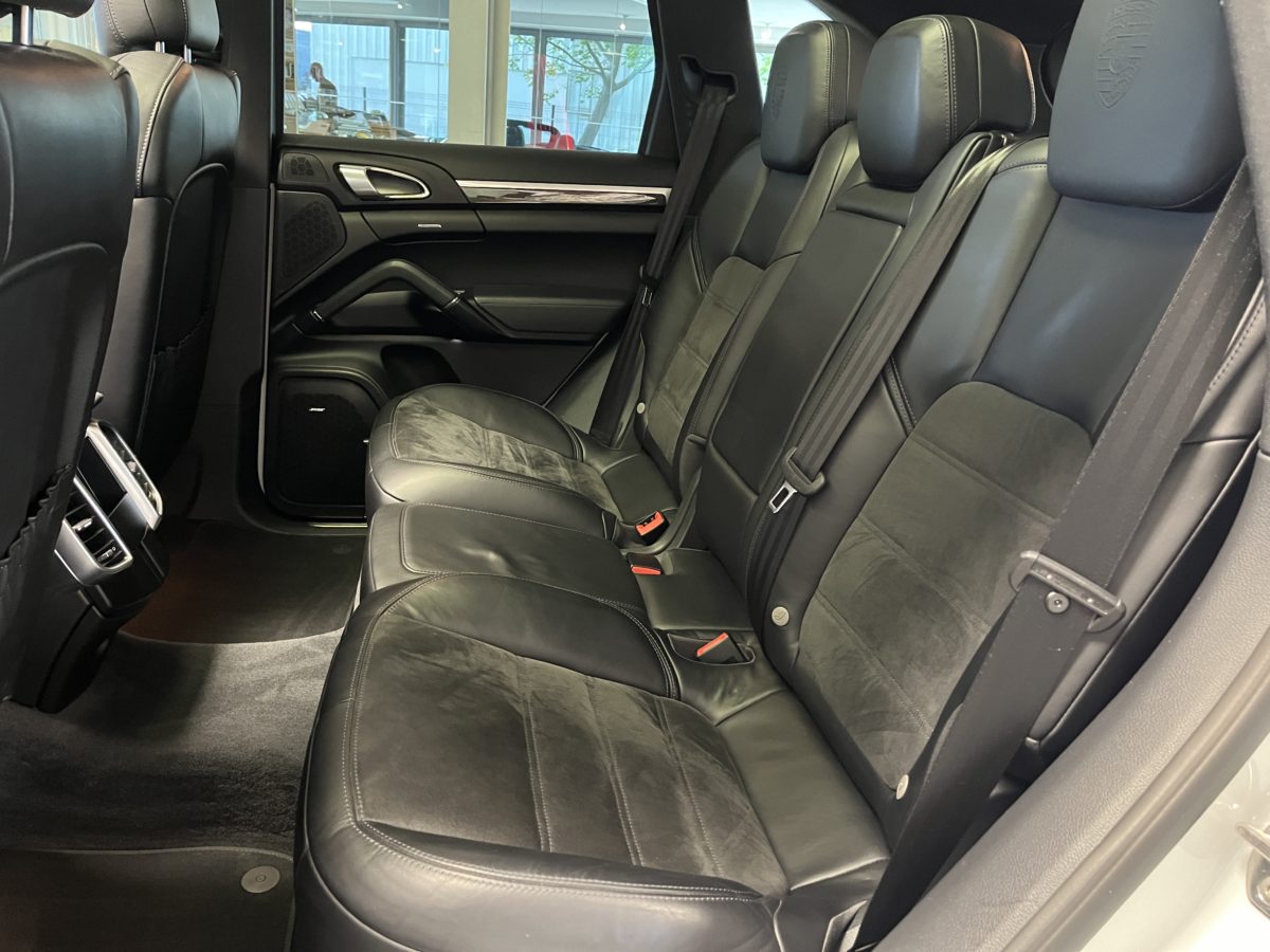 Porsche Cayenne 3.0L 262CH DIESEL PLATINUM EDITION