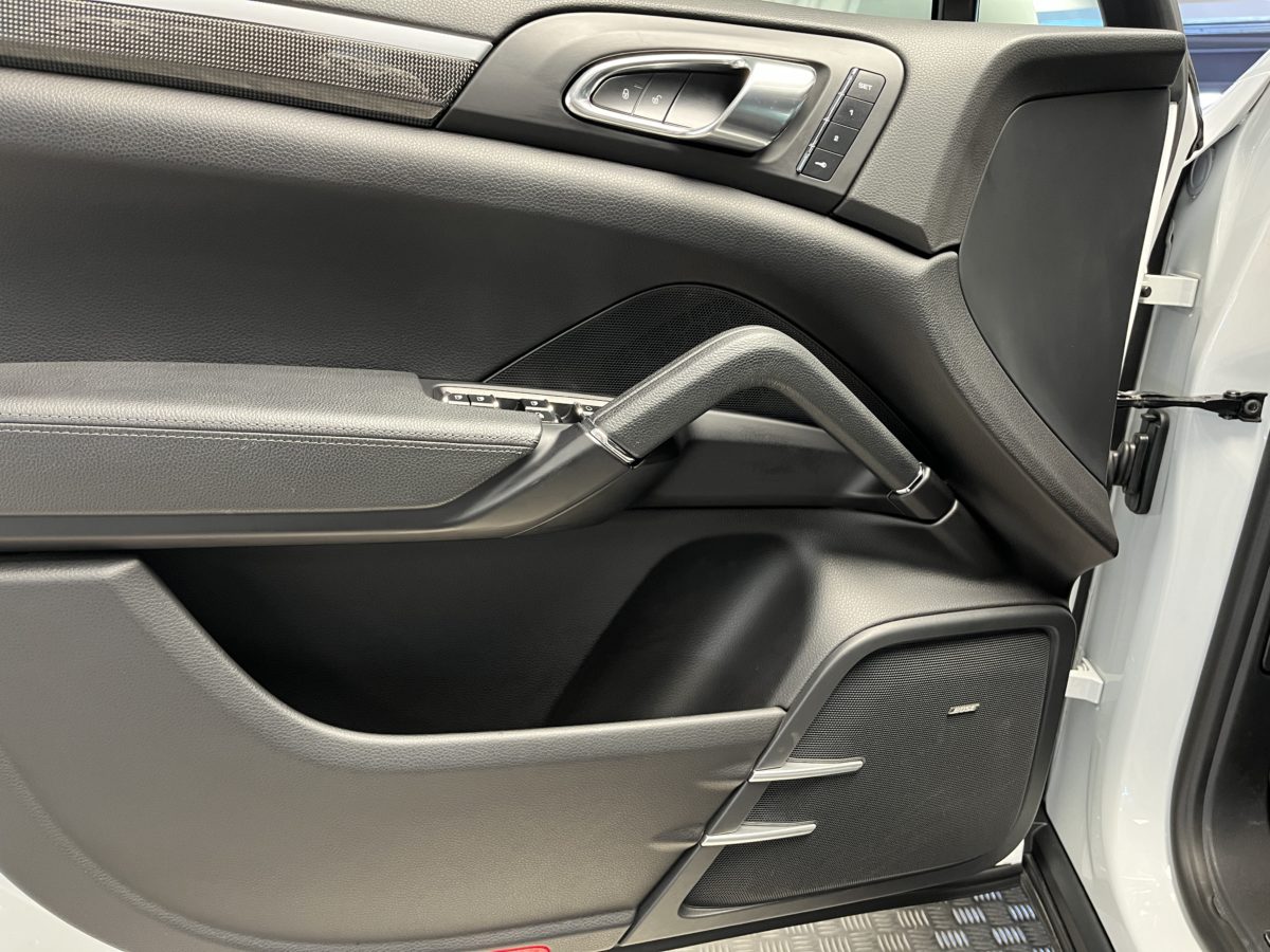 Porsche Cayenne 3.0L 262CH DIESEL PLATINUM EDITION