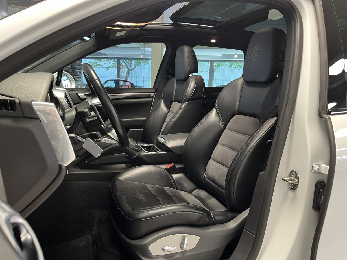 Porsche Cayenne 3.0L 262CH DIESEL PLATINUM EDITION