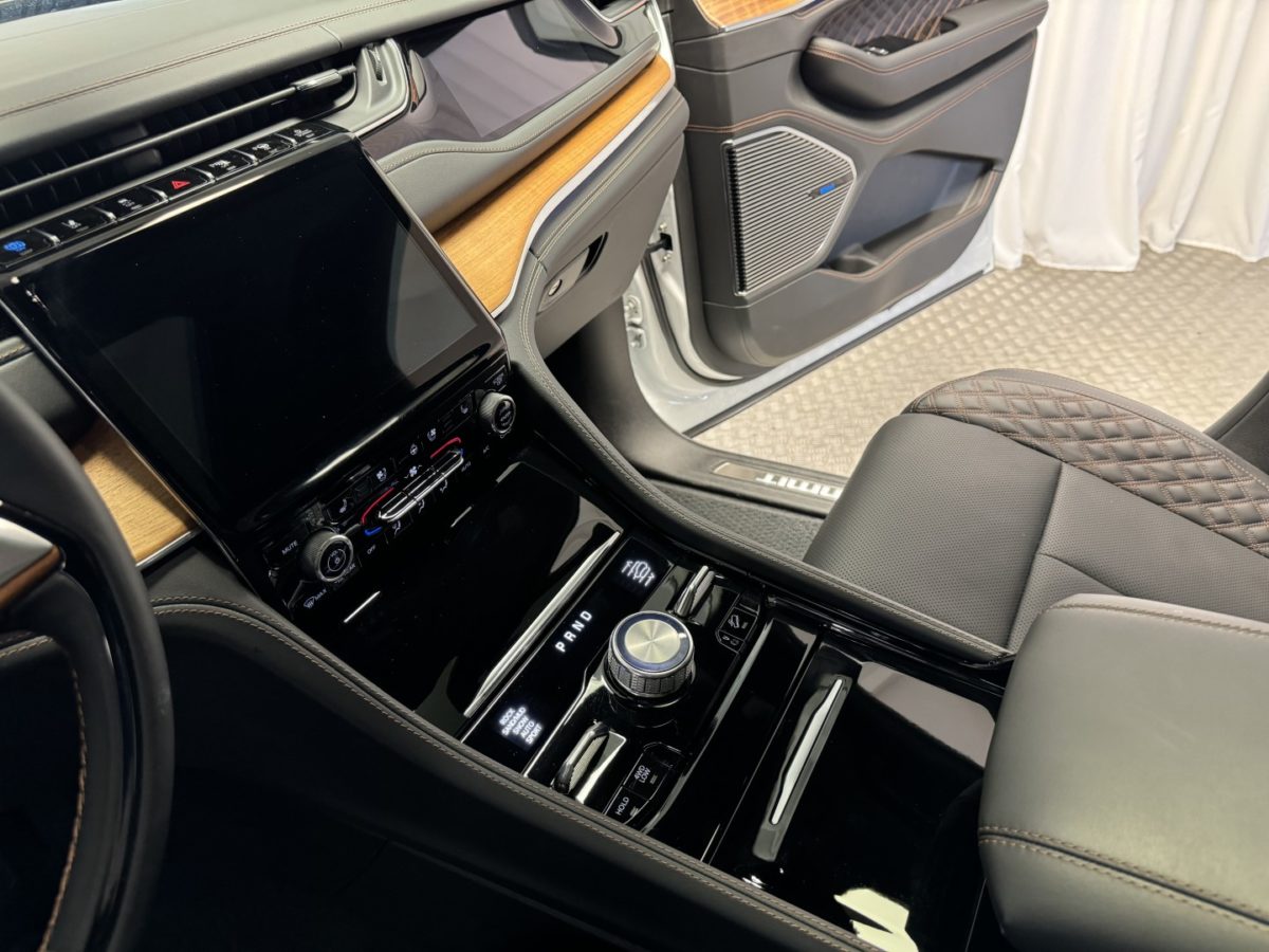 2023 JEEP GRAND CHEROKEE 2.0 T LAUNCH EDITION 380CV 4xe SUMMIT RESERVE