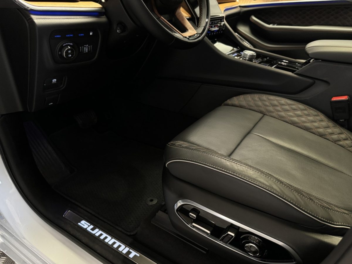 2023 JEEP GRAND CHEROKEE 2.0 T LAUNCH EDITION 380CV 4xe SUMMIT RESERVE