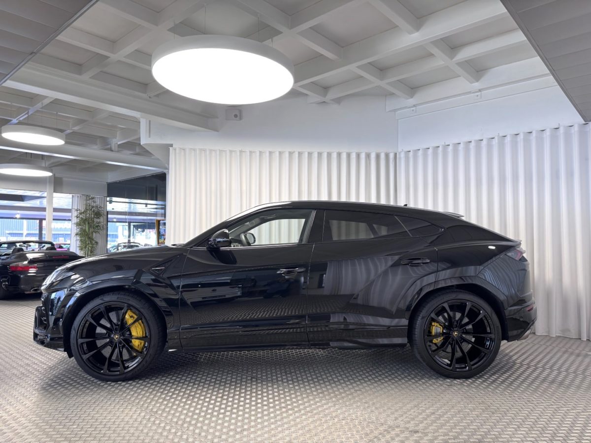 2022 LAMBORGHINI URUS 4L0 V8 650CV BVA8 RACING AKRAPOVIC