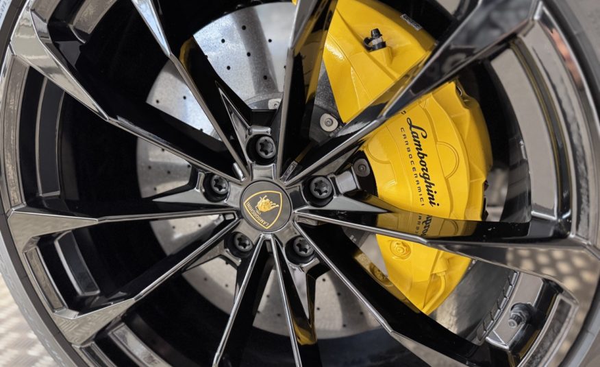 2022 LAMBORGHINI URUS 4L0 V8 650CV BVA8 RACING AKRAPOVIC
