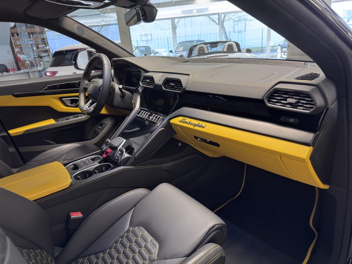 2022 LAMBORGHINI URUS 4L0 V8 650CV BVA8 RACING AKRAPOVIC