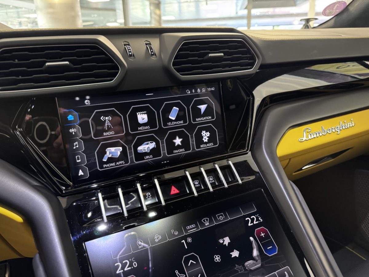 2022 LAMBORGHINI URUS 4L0 V8 650CV BVA8 RACING AKRAPOVIC