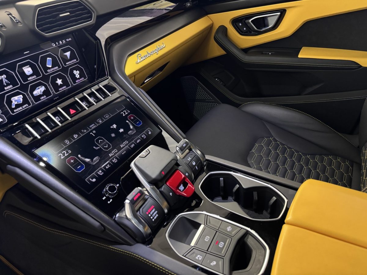 2022 LAMBORGHINI URUS 4L0 V8 650CV BVA8 RACING AKRAPOVIC