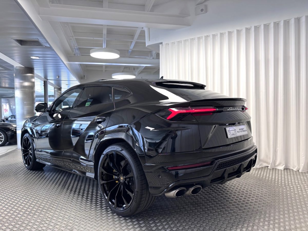 2022 LAMBORGHINI URUS 4L0 V8 650CV BVA8 RACING AKRAPOVIC
