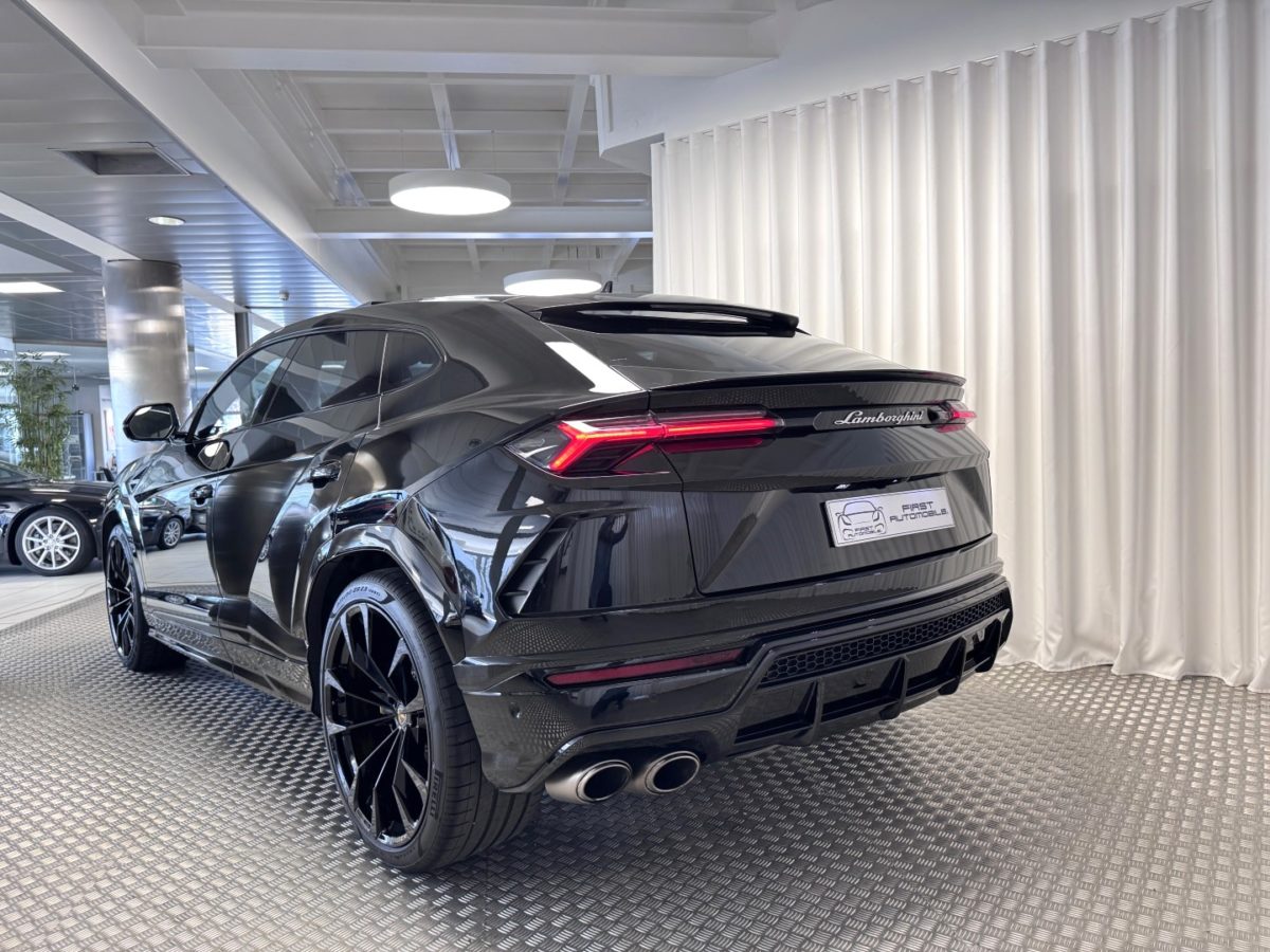 2022 LAMBORGHINI URUS 4L0 V8 650CV BVA8 RACING AKRAPOVIC