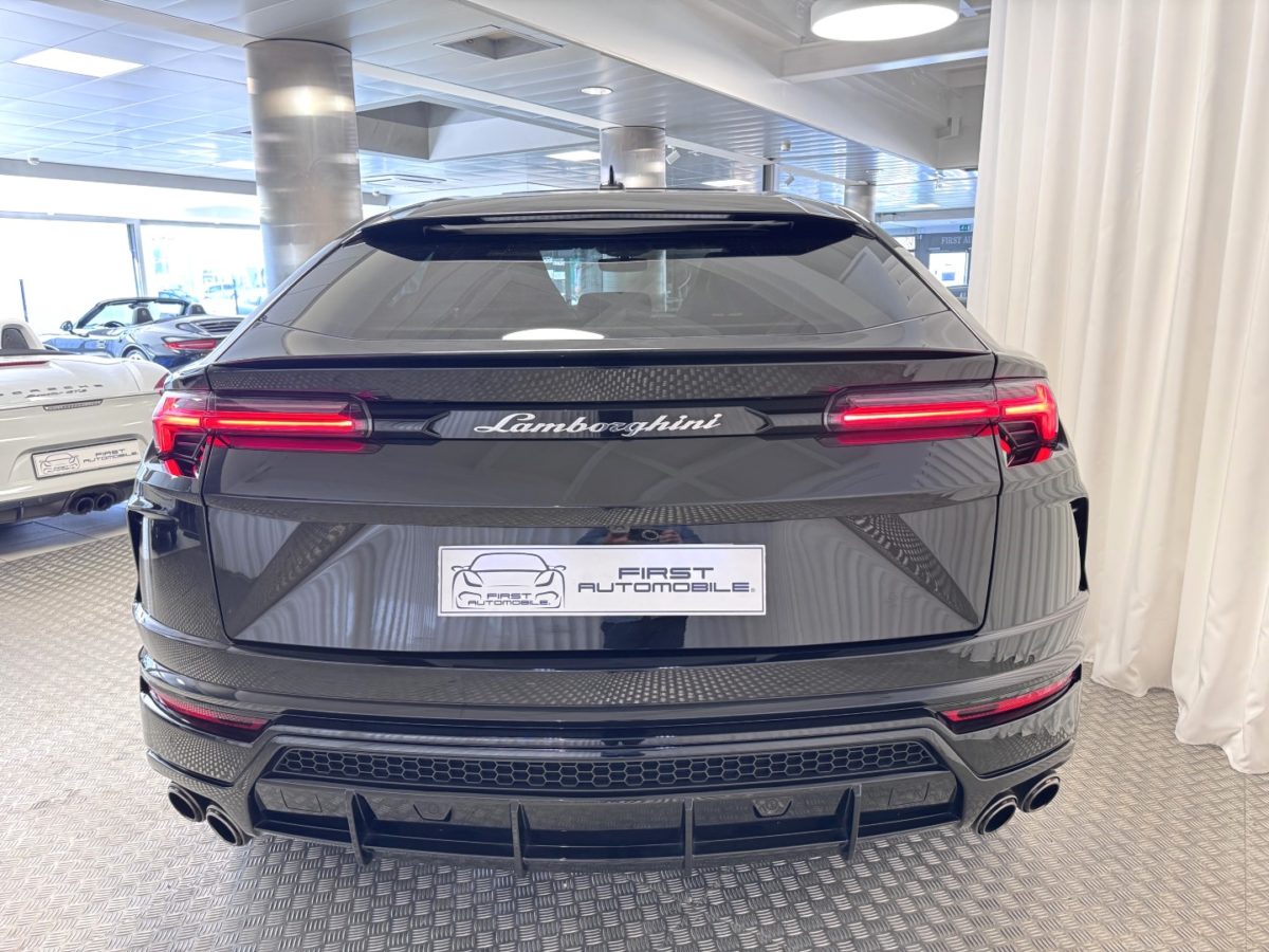 2022 LAMBORGHINI URUS 4L0 V8 650CV BVA8 RACING AKRAPOVIC