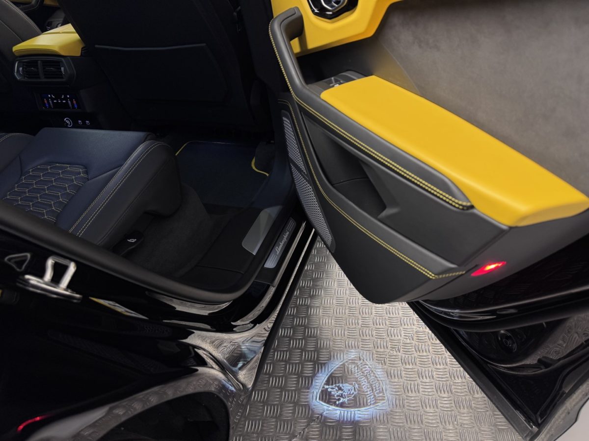 2022 LAMBORGHINI URUS 4L0 V8 650CV BVA8 RACING AKRAPOVIC