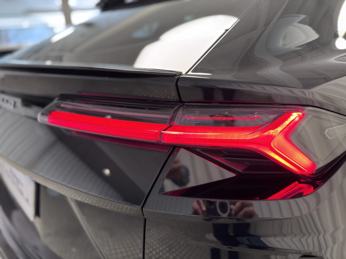 2022 LAMBORGHINI URUS 4L0 V8 650CV BVA8 RACING AKRAPOVIC