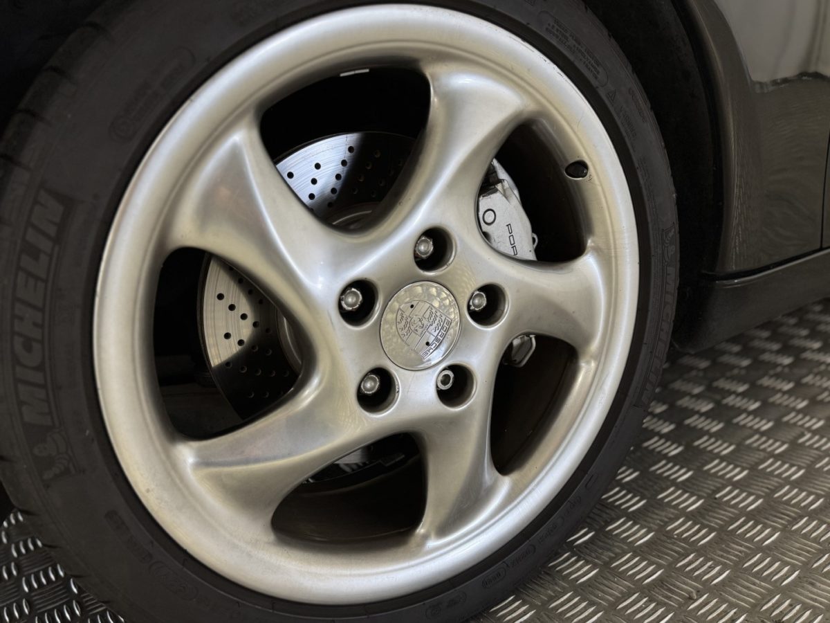 2000 PORSCHE 996 MILLENIUM CARRERA 4 3L4 300CV BV6