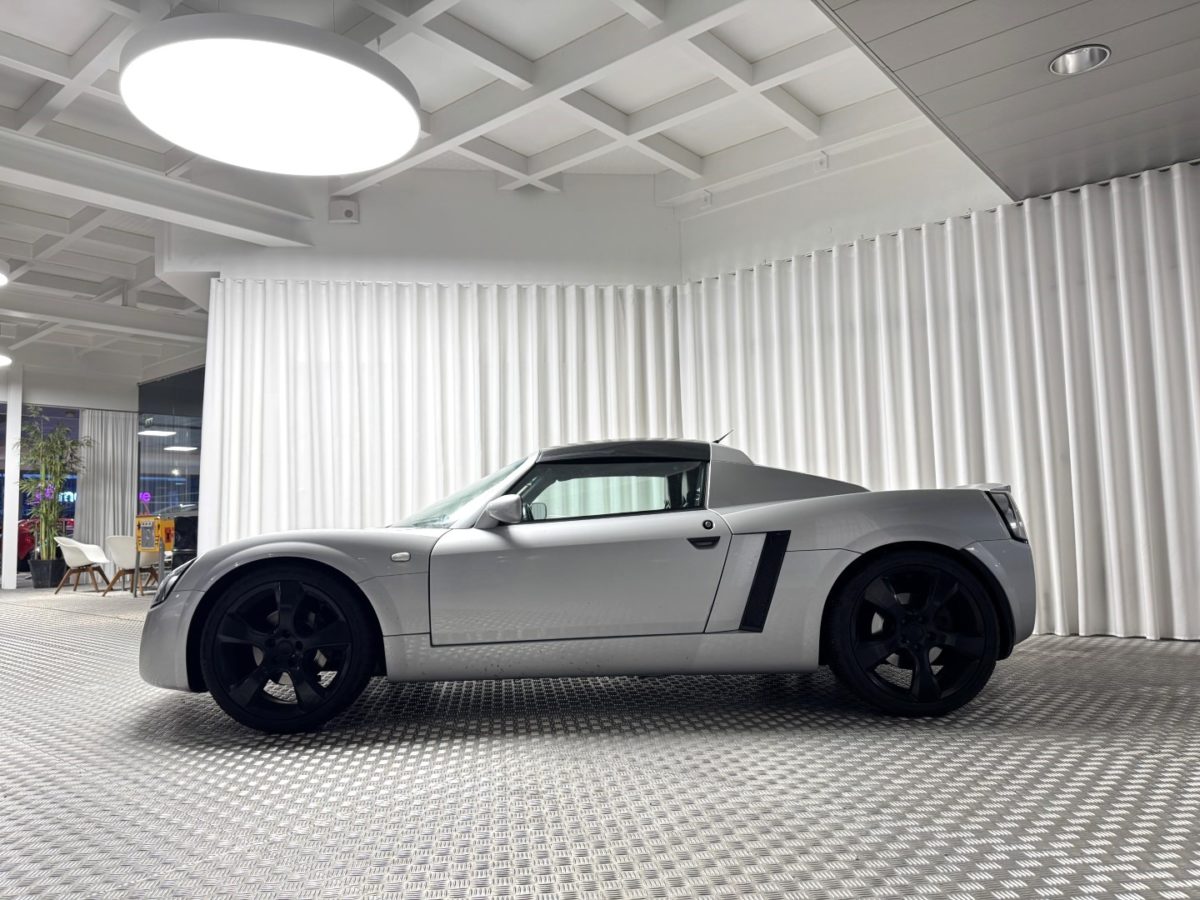 2002 OPEL SPEEDSTER 2L2 16V 147CV