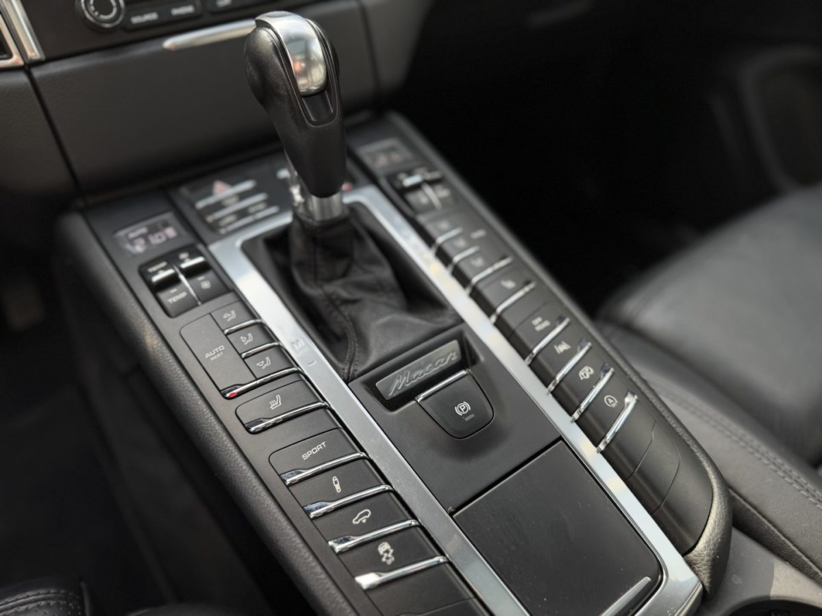 2017 PORSCHE MACAN 2.0 Litres turbo 252CV PDK